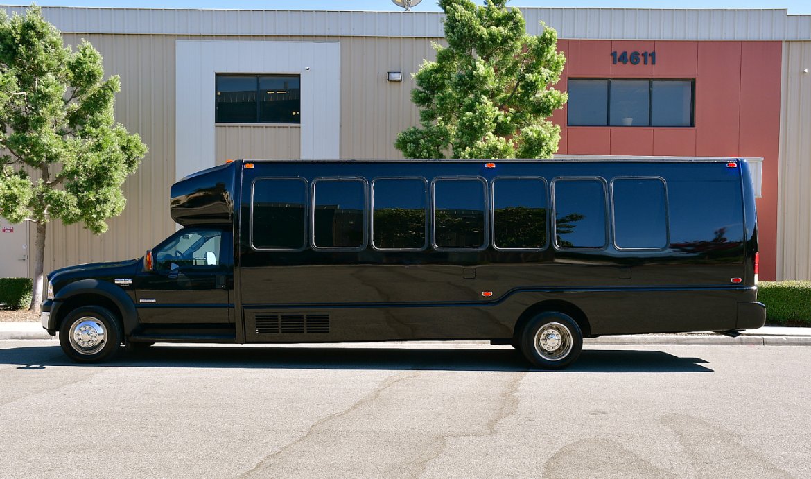 Photo of Limo Bus for sale: 2006 Ford f-550 by Krystal Koach
