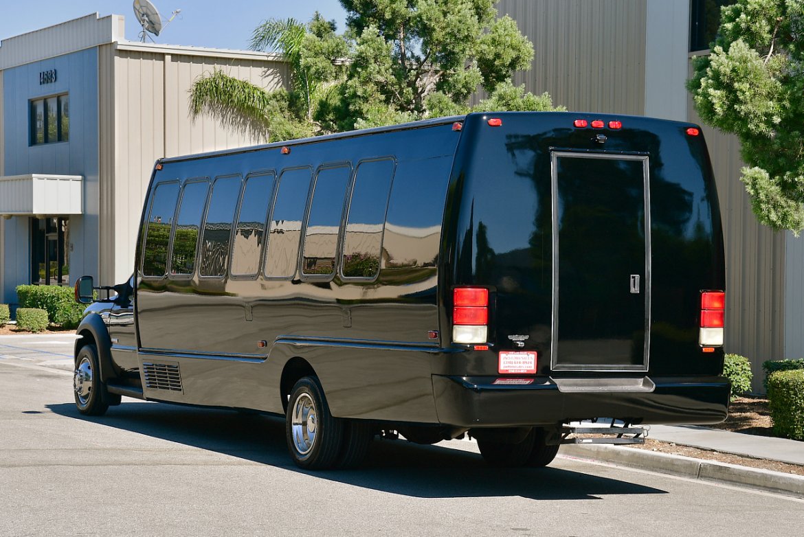 Photo of Limo Bus for sale: 2006 Ford f-550 by Krystal Koach