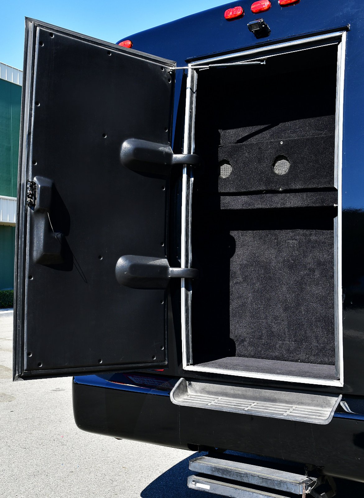 Photo of Limo Bus for sale: 2006 Ford f-550 by Krystal Koach