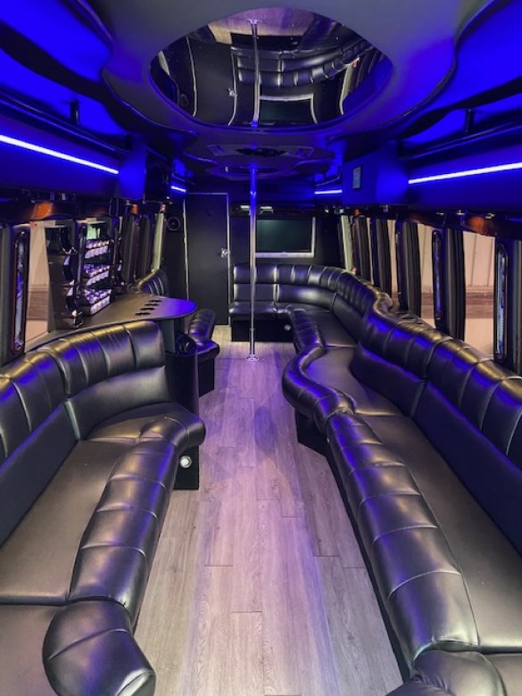 2007 Chevrolet 5500 Diesel Limo Bus Limo Bus for Sale in Erie, PA - Main Photo
