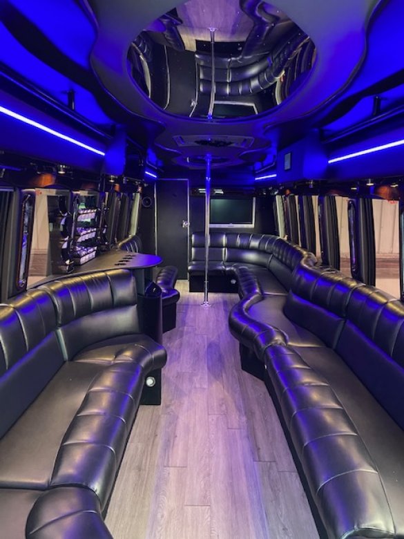 2007 Chevrolet 5500 Diesel Limo Bus Limo Bus for Sale in Erie, PA - Photo 2