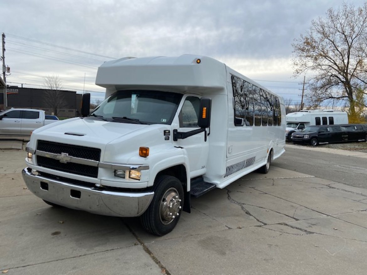 Limo Bus for Sale in Erie, PA - Photo 12