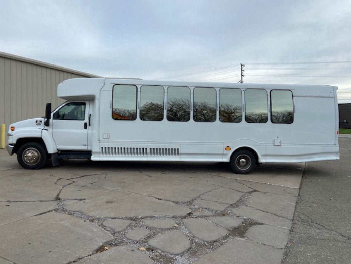 Limo Bus for Sale in Erie, PA - Photo 15