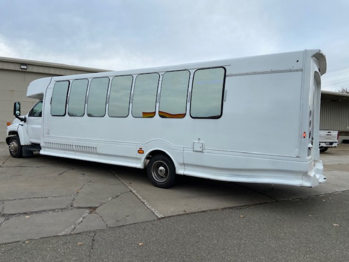Limo Bus for Sale in Erie, PA - Photo 16