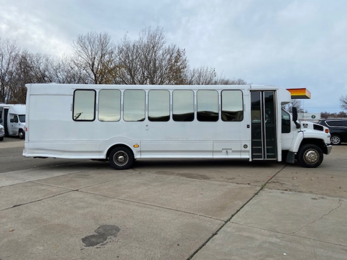 Limo Bus for Sale in Erie, PA - Photo 19