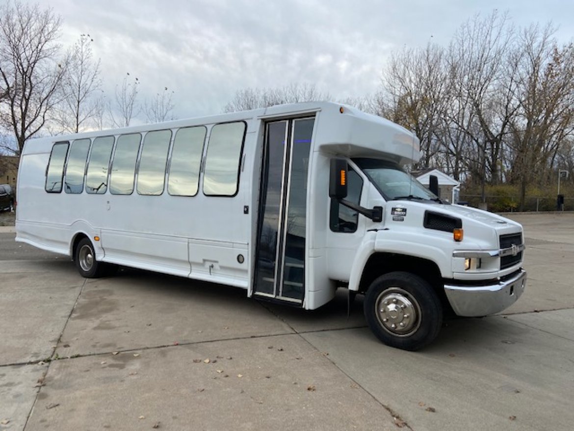 Limo Bus for Sale in Erie, PA - Photo 20