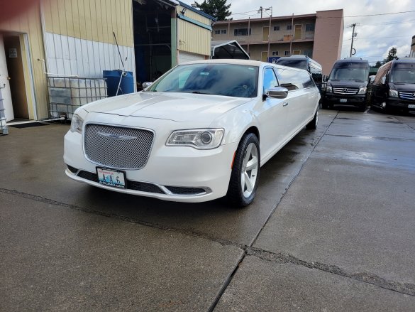 2015 Chrysler 300 Limo Limousine for Sale in SEATTLE, WA - Photo 2