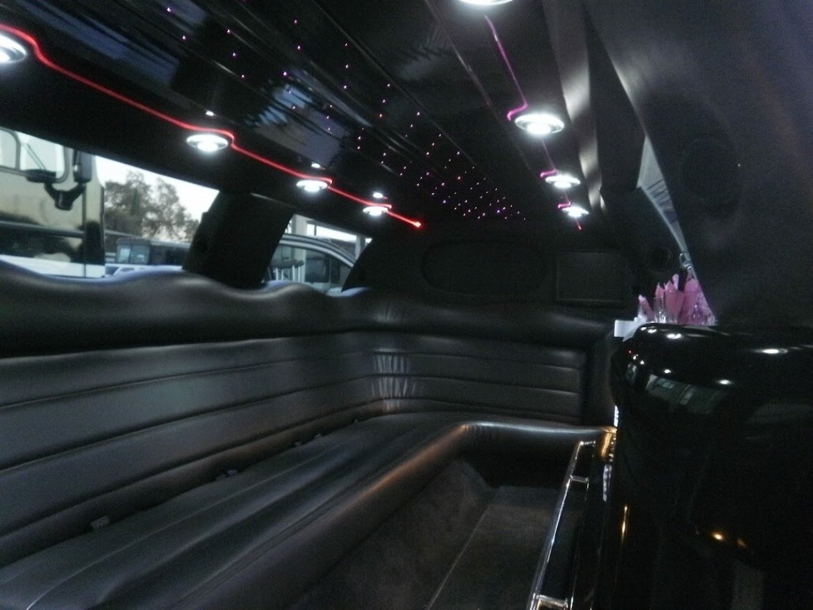 Photo of Limousine for sale: 2006 Lincoln TOWN CAR by TIFFANY COACH