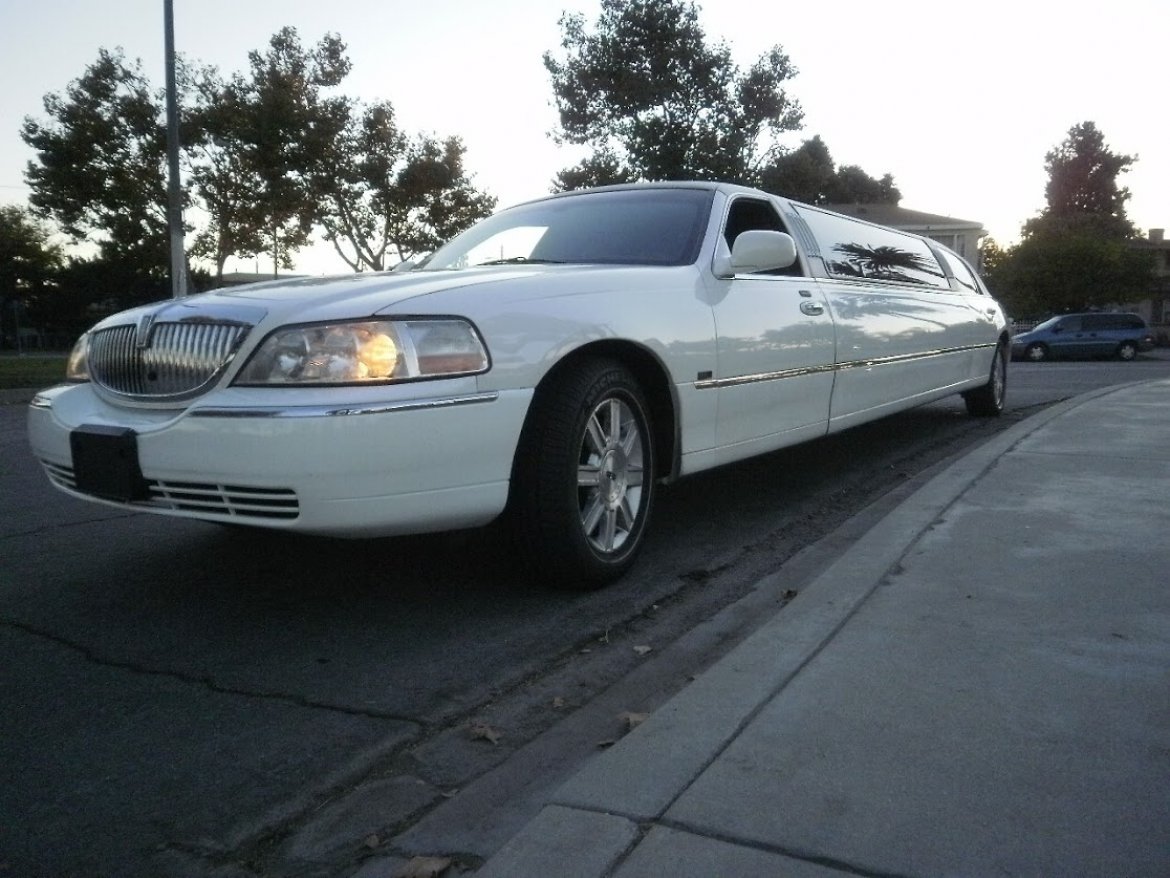 Photo of Limousine for sale: 2006 Lincoln TOWN CAR by TIFFANY COACH