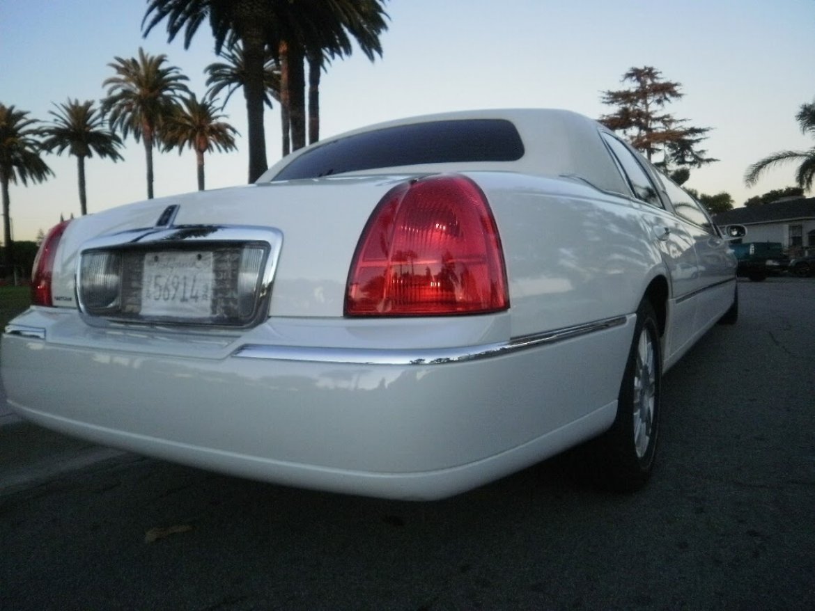 Photo of Limousine for sale: 2006 Lincoln TOWN CAR by TIFFANY COACH