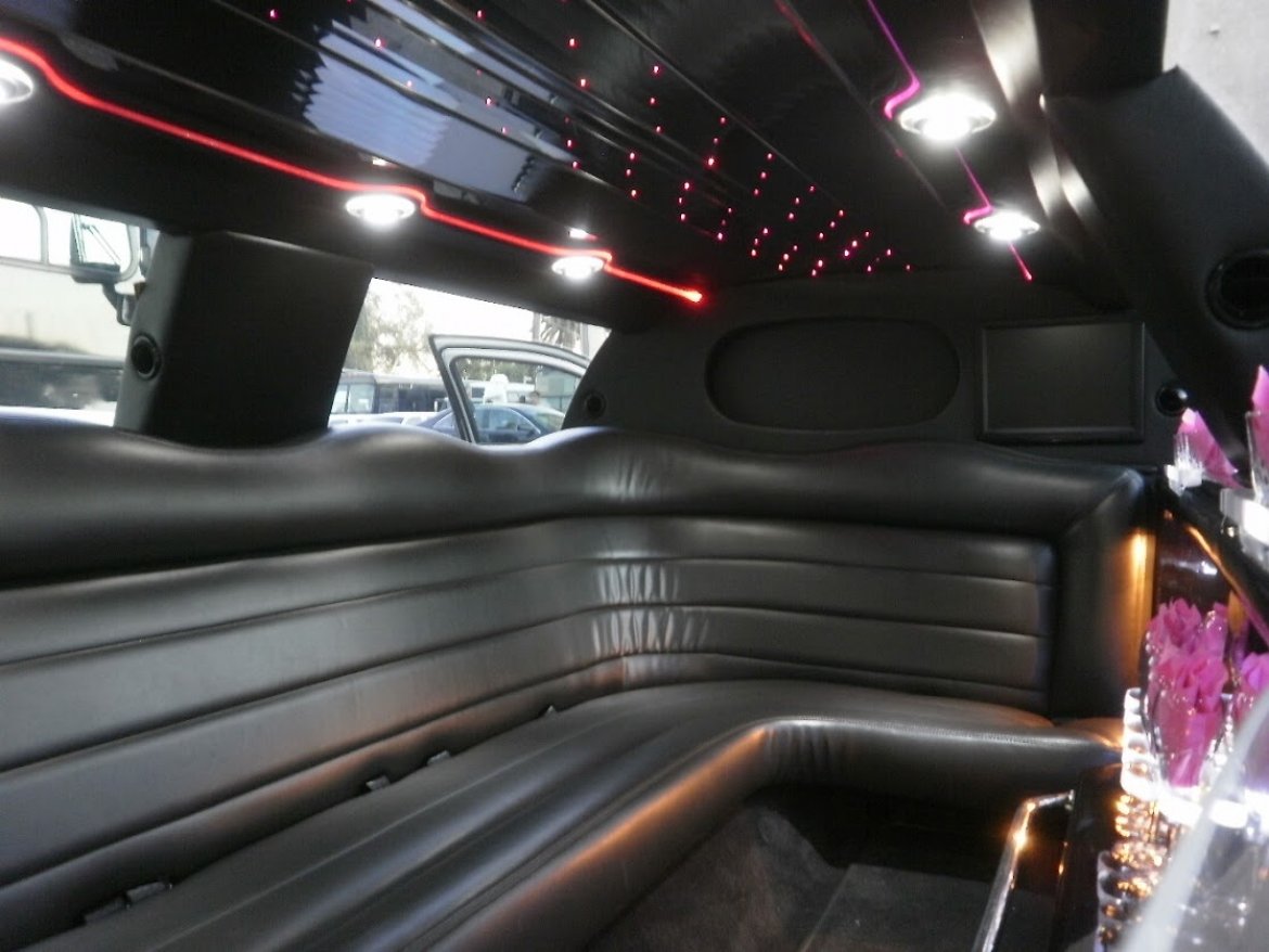 Photo of Limousine for sale: 2006 Lincoln TOWN CAR by TIFFANY COACH