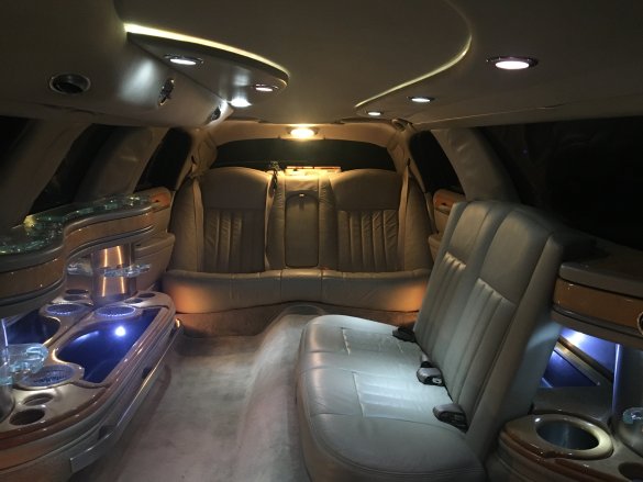 2007 Lincoln Town Car Limousine for Sale in Richmond, VA - Photo 2