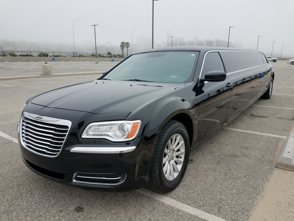 Limousine for sale: 2013 Chrysler  300