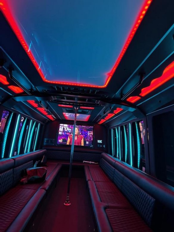 2018 Ford F550 Limo Bus for Sale in Orlando, FL - Photo 2