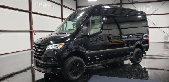 2022 Mercedes-Benz Sprinter 144" Luxe 4x4 w/Bath Sprinter for Sale in Houston, TX - Photo 3