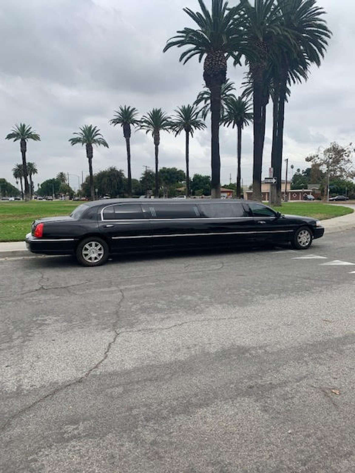 Limousine for sale: 2011 Lincoln 2011 LINCOLN TOWN CAR by LINCOLN