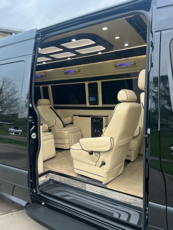 2020 Mercedes-Benz Sprinter Sprinter for Sale in San Antonio, TX - Photo 2