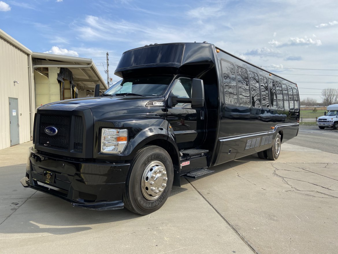 Limo Bus for Sale in Lafayette, LA - Photo 2
