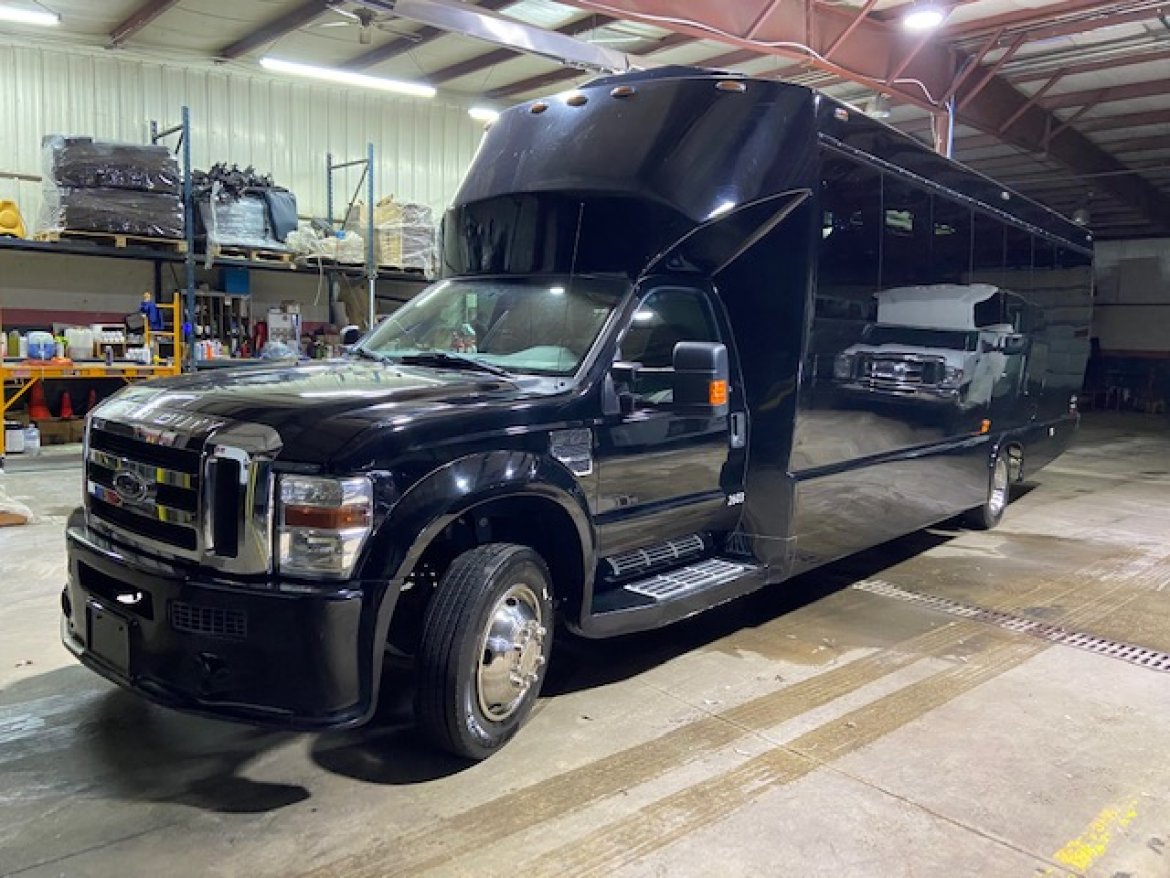 Limo Bus for Sale in Erie, PA - Photo 14