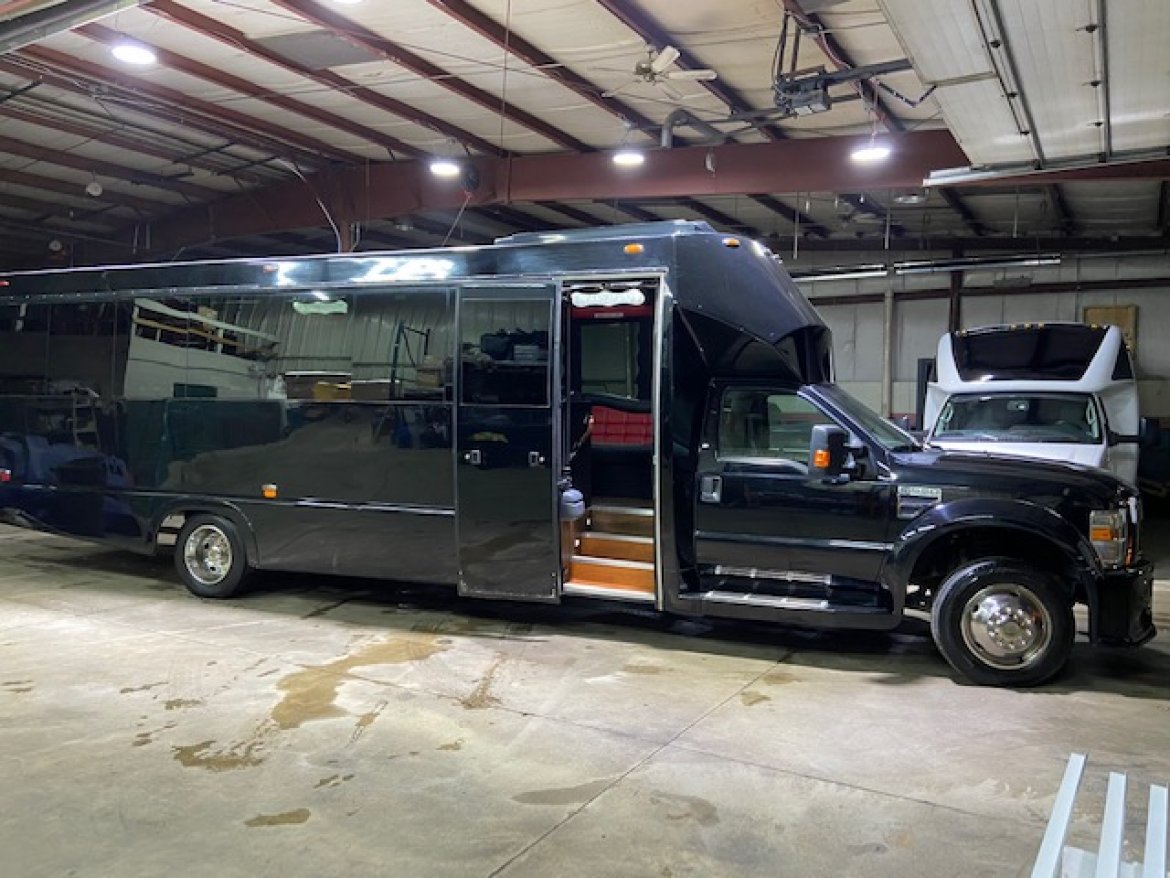 Limo Bus for Sale in Erie, PA - Photo 16