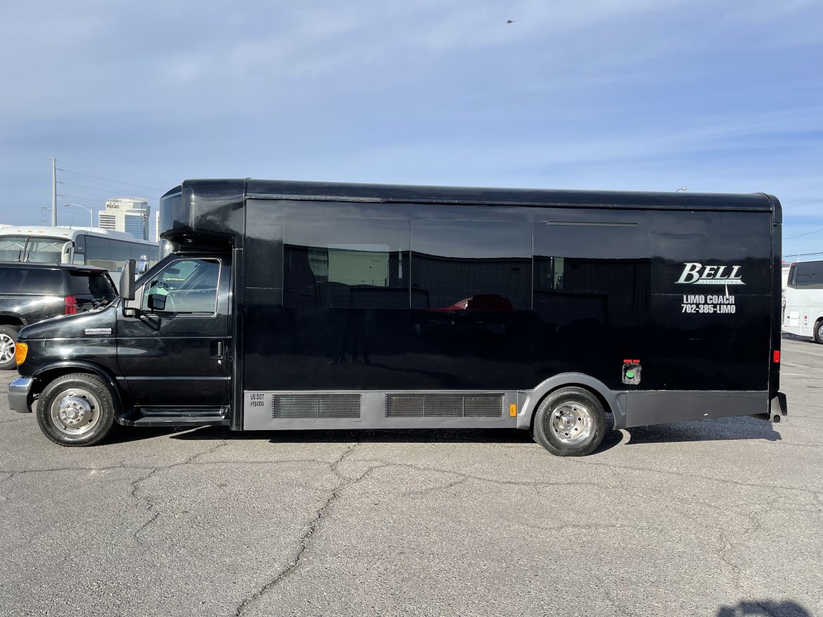 Limo Bus for sale: 2006 Ford E-450 by Presidential Coach Builder