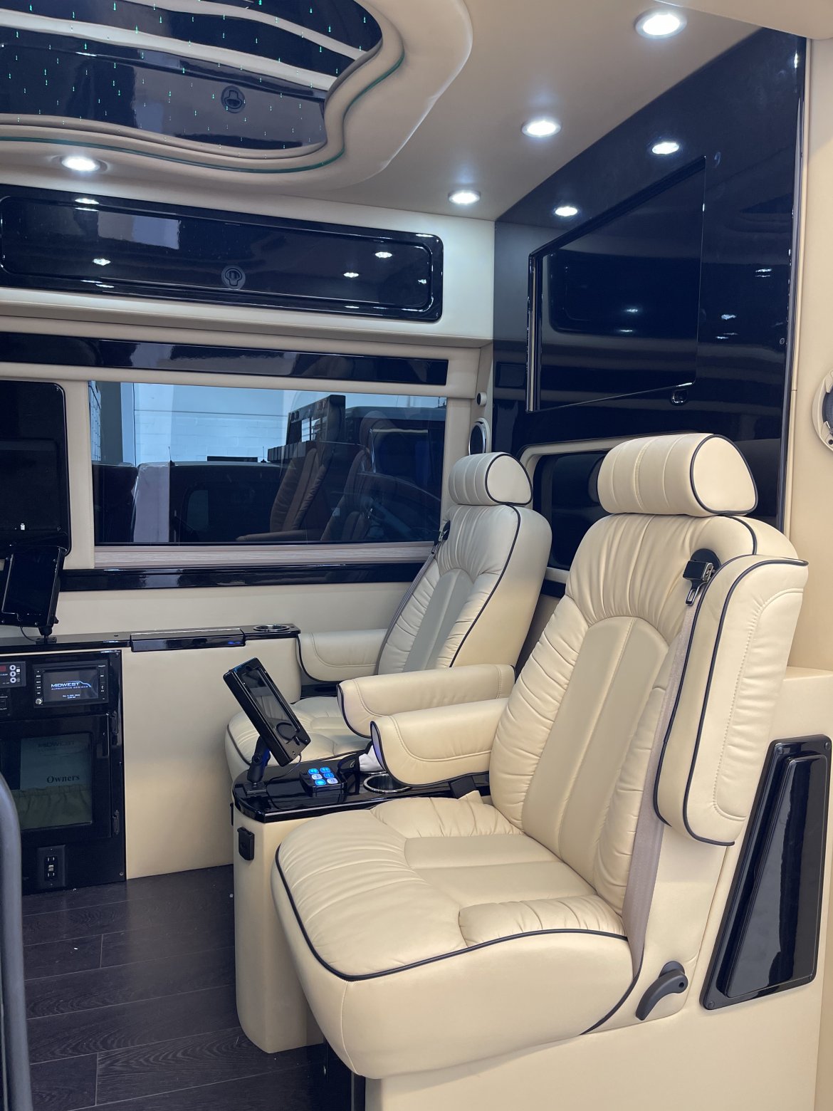 Executive Shuttle for Sale in Dallas, TX - Photo 8