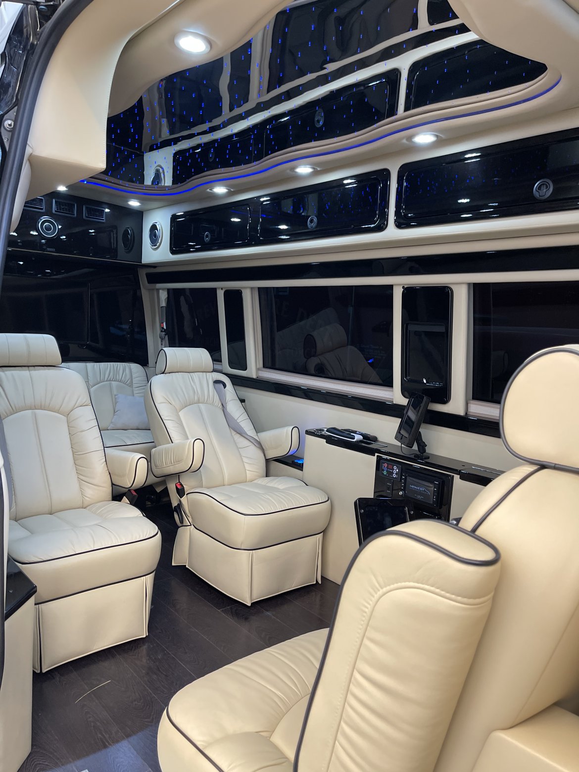 Executive Shuttle for Sale in Dallas, TX - Photo 9