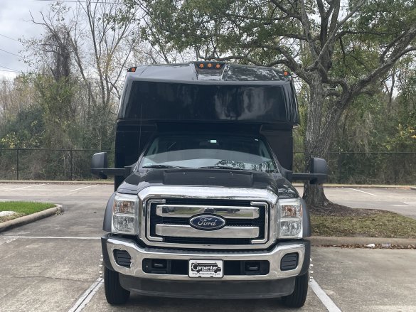 2013 Ford F550 Executive Shuttle for Sale in Houston, TX - Photo 2