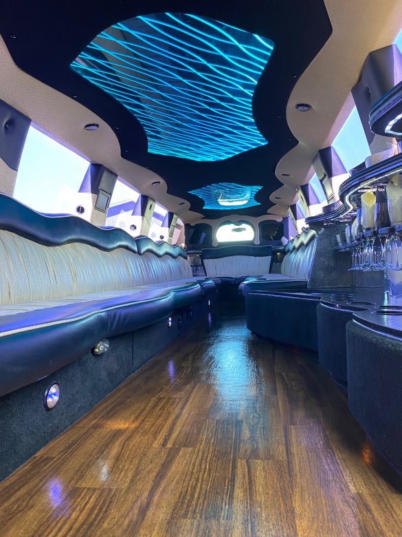 2001 Lincoln Navigator Limousine for Sale in Maryville, IL - Main Photo