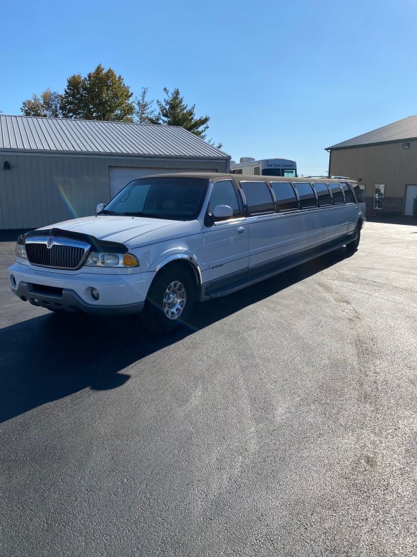 2001 Lincoln Navigator Limousine for Sale in Maryville, IL - Photo 2