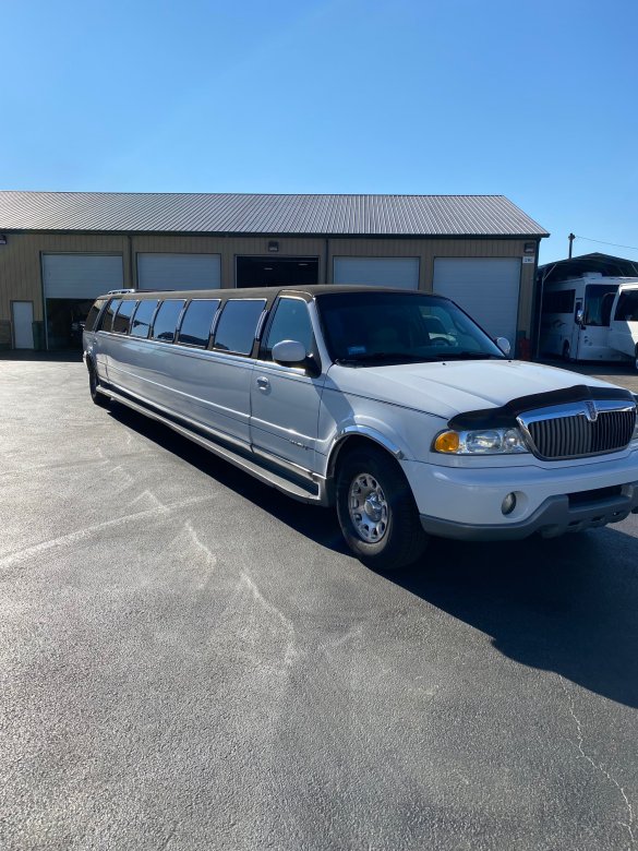 2001 Lincoln Navigator Limousine for Sale in Maryville, IL - Photo 3