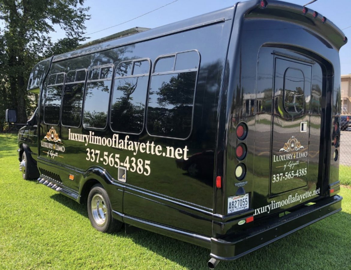 Limo Bus for Sale in Lafayette, LA - Photo 2