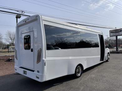 2018 Ford Explore Shuttle 26 Pass Shuttle Bus for Sale in Morganville, New Jersey, US - Photo 4