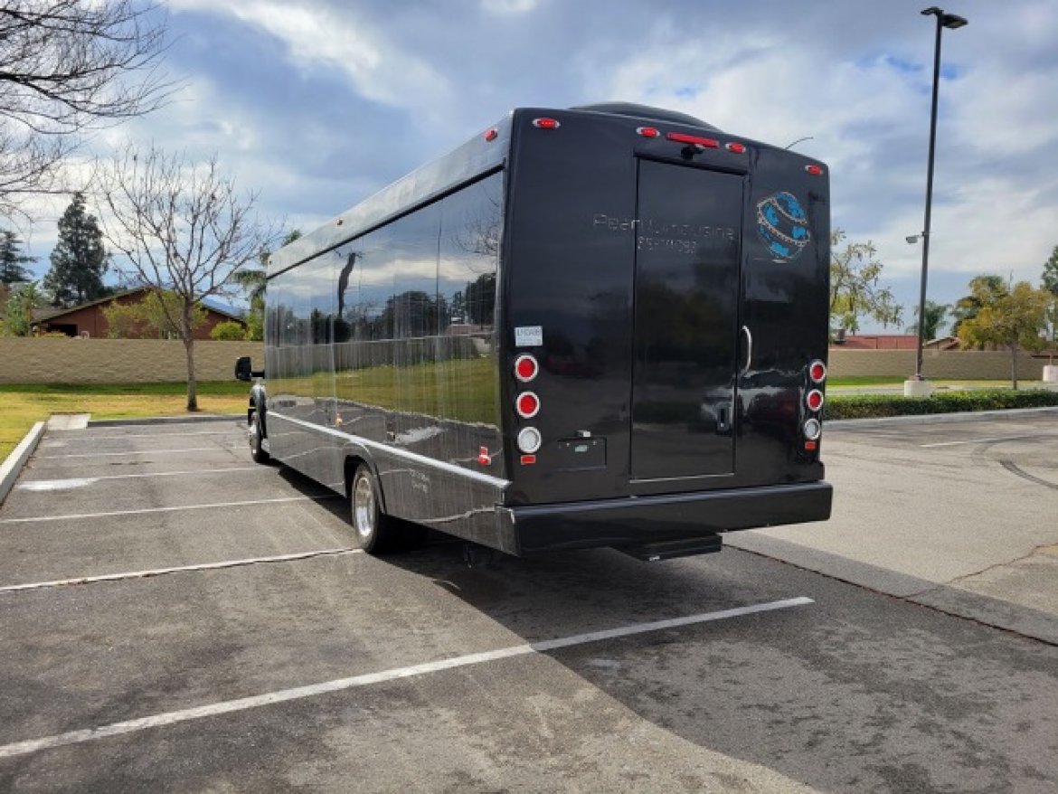 Limo Bus for Sale in fontana, CA - Photo 5