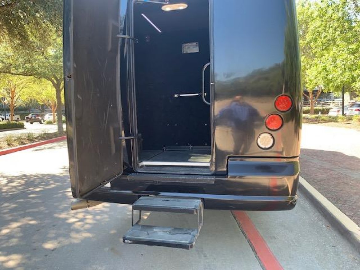 Shuttle Bus for Sale in fort worth, TX - Photo 3