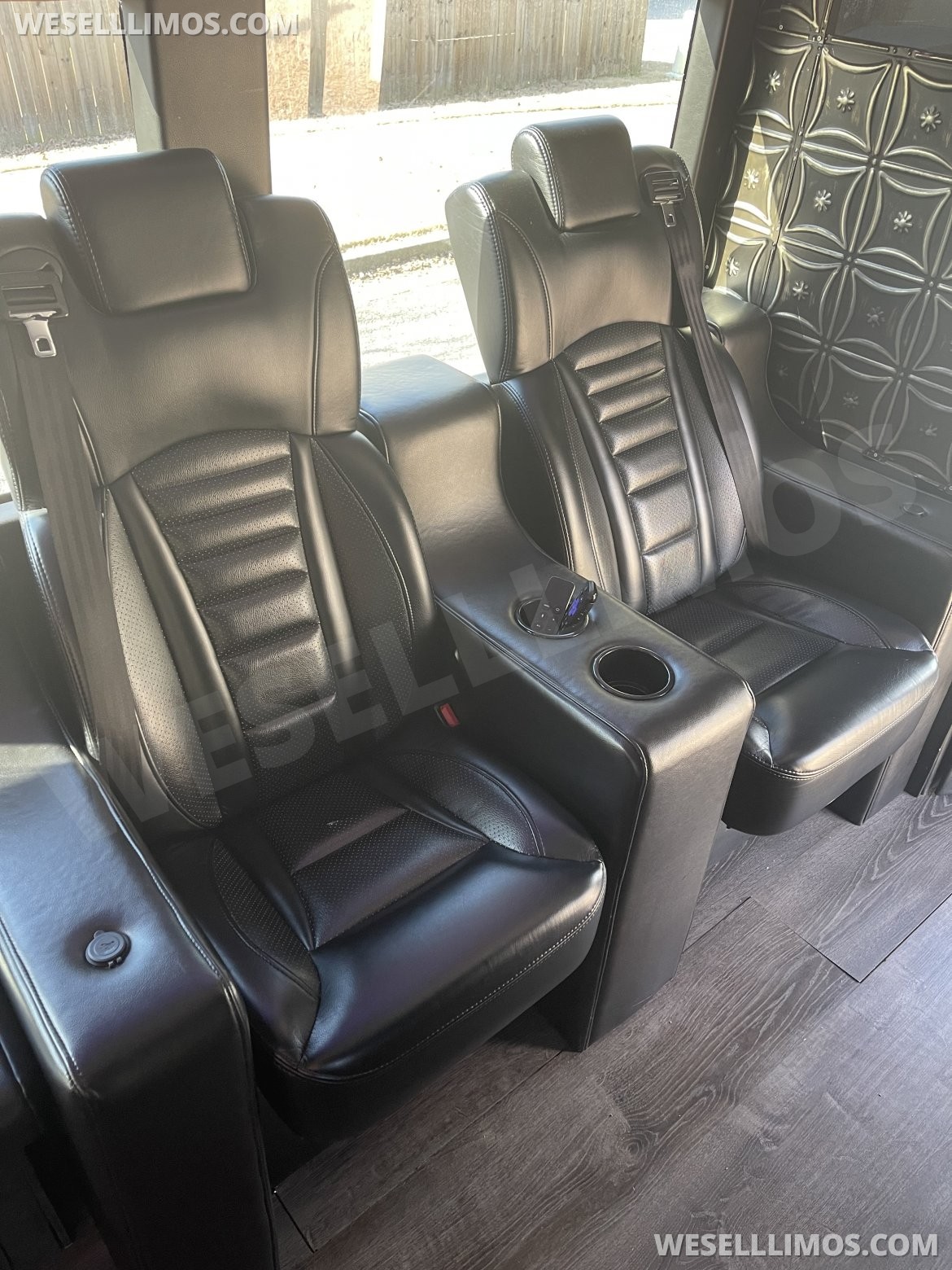 Limo Bus for Sale in Buford, GA - Photo 3