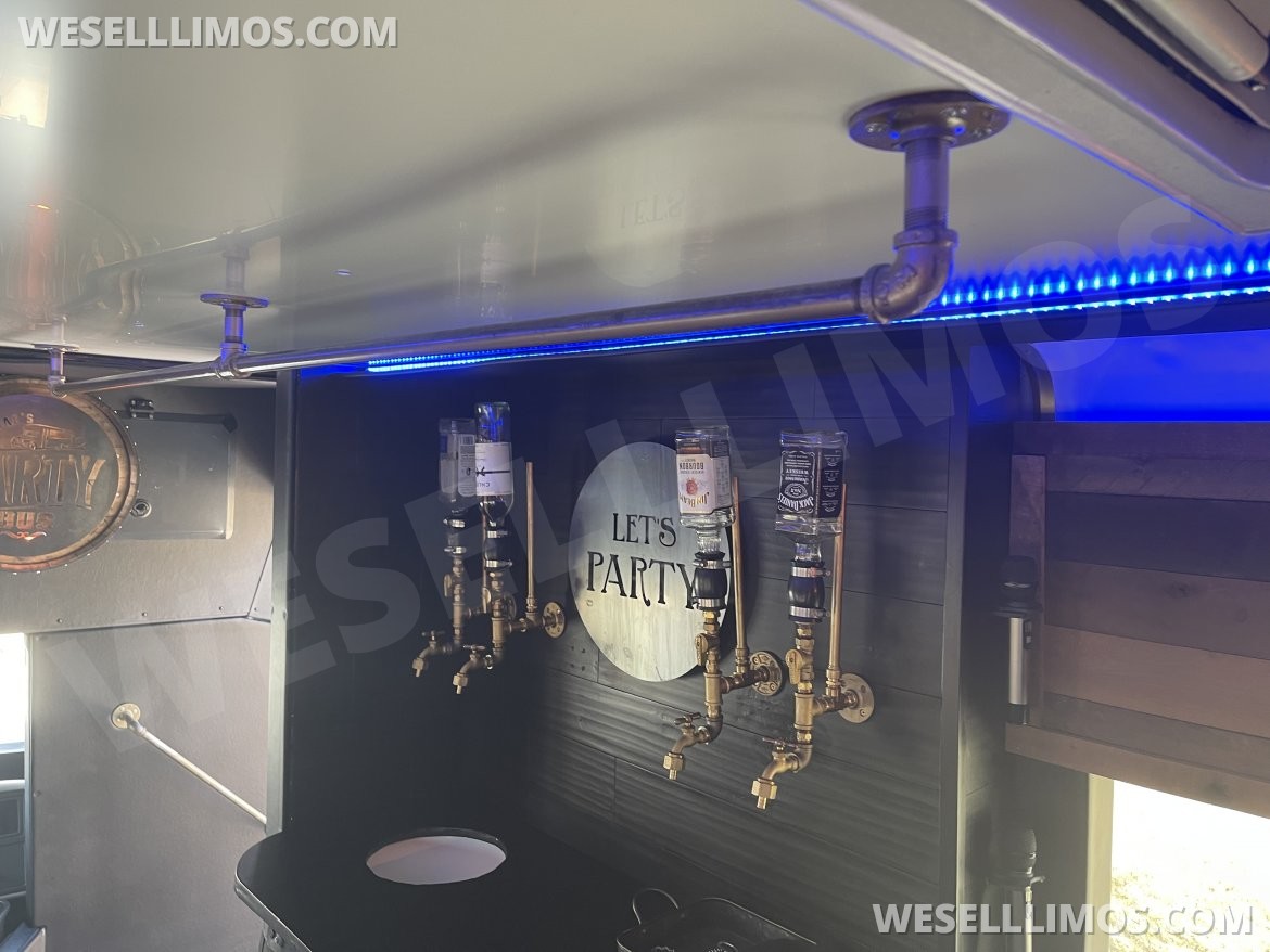 Limo Bus for Sale in Buford, GA - Photo 9