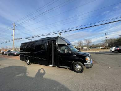 2017 Ford Explore Shuttle 28 Shuttle Bus for Sale in Morganville, New Jersey, US - Photo 4