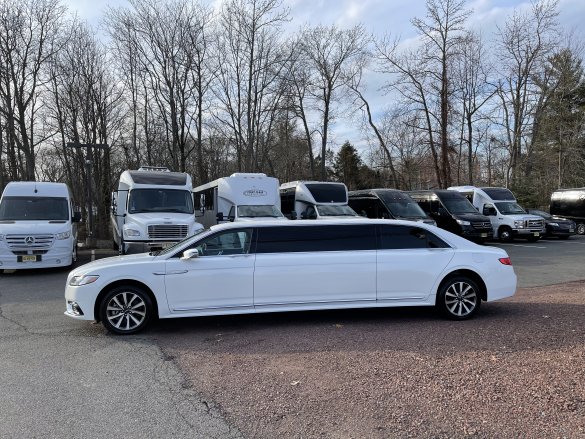 2018 Lincoln Continental 6 Pass Limousine for Sale in Morganville, NJ - Photo 2