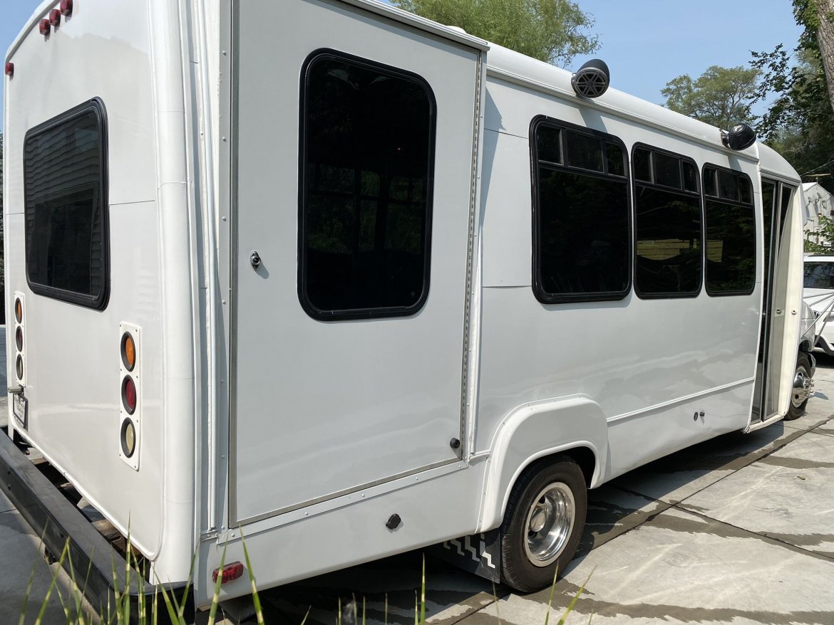 Limo Bus for Sale in Waterloo, NE - Photo 5