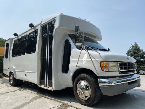 2002 Ford E450 Limo Bus for Sale in Waterloo, NE - Photo 2