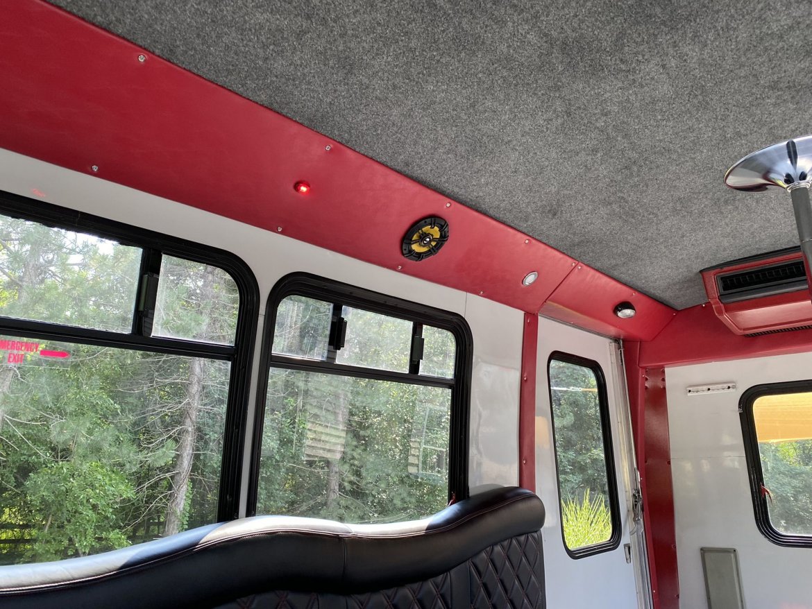 Limo Bus for Sale in Waterloo, NE - Photo 9