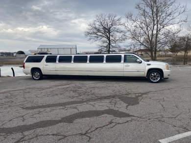 2008 Cadillac Escalade Stretch Limo SUV Stretch for Sale in Maryville, Illinois, US - Photo 4