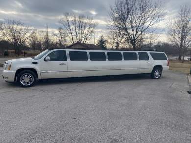 2008 Cadillac Escalade Stretch Limo SUV Stretch for Sale in Maryville, IL - Main Photo