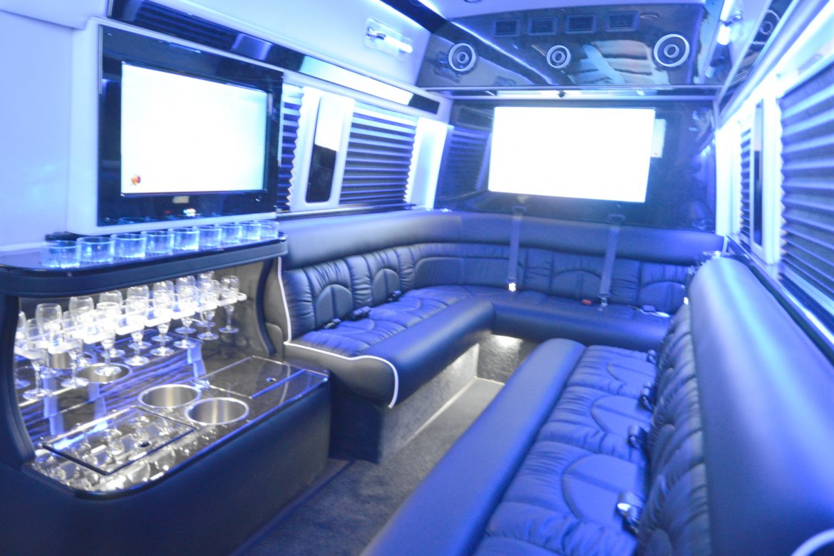 Photo of Sprinter for sale: 2017 Mercedes-Benz Sprinter 3500 Super Single 2458&quot; by Midwest