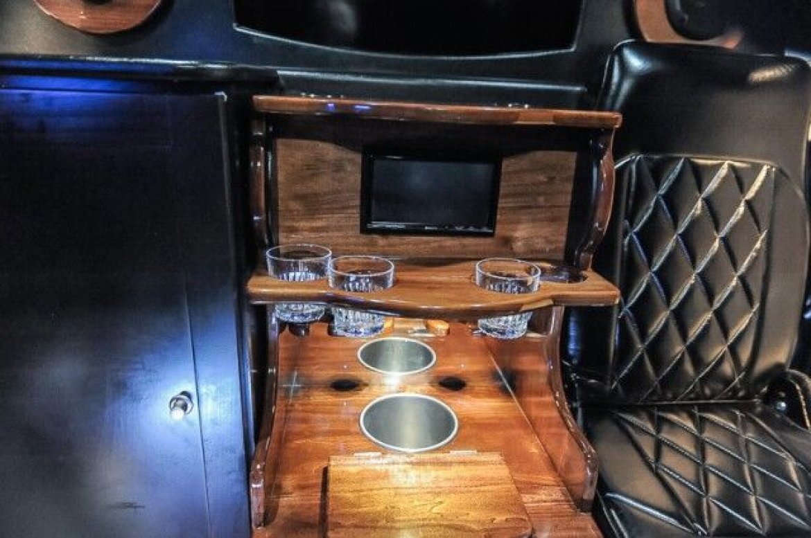 CEO SUV Mobile Office for Sale in Chicago, IL - Photo 35