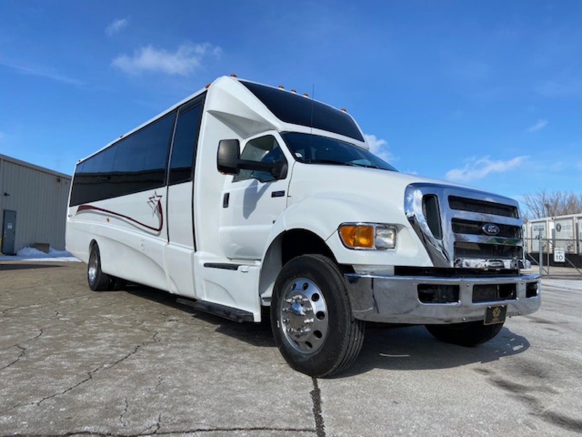 Executive Shuttle for Sale in Erie, PA - Photo 3