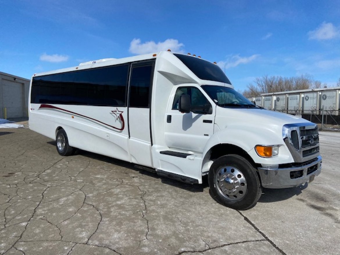 Executive Shuttle for Sale in Erie, PA - Photo 5