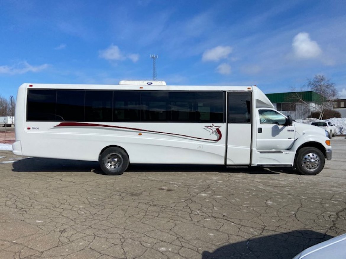 Executive Shuttle for Sale in Erie, PA - Photo 6