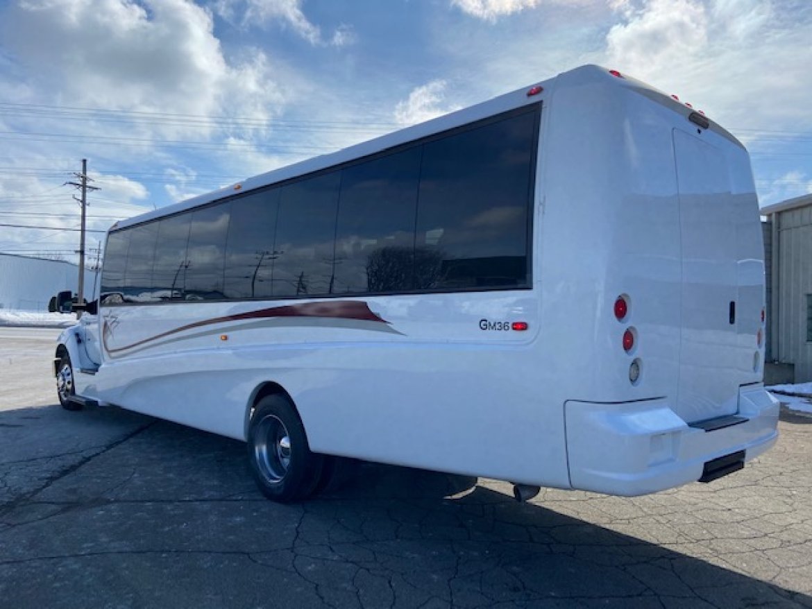 Executive Shuttle for Sale in Erie, PA - Photo 9